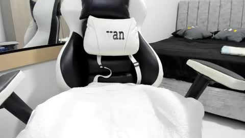 Evan online show from 02-21-26, 02:51