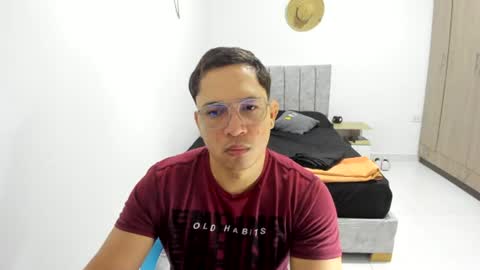 Snapshot of evanss_king chatting on 07-20-26, 04:20 Mateo and Valerio online show from 07-20-26, 04:20