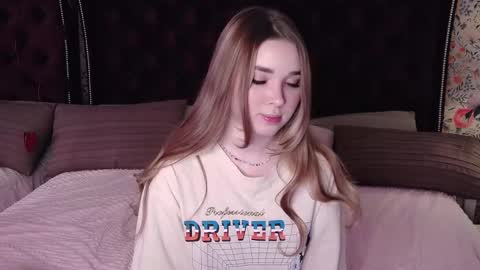 Snapshot of evapeachh chatting on 03-11-25, 04:40 Eva online show from 03-11-25, 04:40