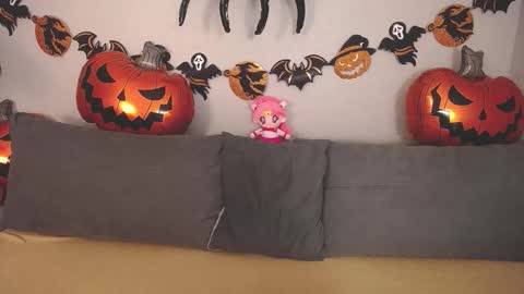 Adelina online show from 10-28-25, 05:22