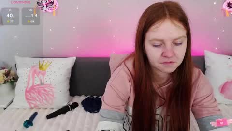 Snapshot of evarey_ chatting on 05-17-26, 04:43 Adelina online show from 05-17-26, 04:43