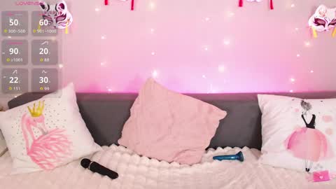 Snapshot of evarey_ chatting on 05-18-26, 03:57 Adelina online show from 05-18-26, 03:57