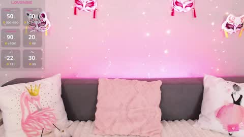 Snapshot of evarey_ chatting on 05-19-26, 03:57 Adelina online show from 05-19-26, 03:57