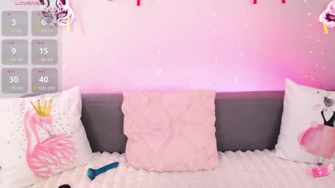 Snapshot of evarey_ chatting on 05-26-26, 05:03 Adelina online show from 05-26-26, 05:03