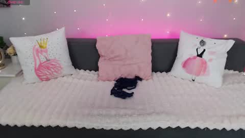 Snapshot of evarey_ chatting on 06-15-26, 04:47 Adelina online show from 06-15-26, 04:47