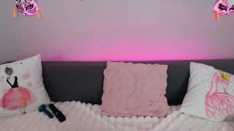 Snapshot of evarey_ chatting on 07-04-26, 04:07 Adelina online show from 07-04-26, 04:07
