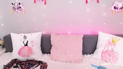 Snapshot of evarey_ chatting on 07-22-26, 04:48 Adelina online show from 07-22-26, 04:48
