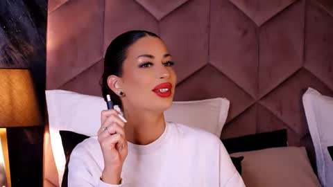 Snapshot of evarhea chatting on 10-07-25, 03:25 EvaRhea online show from 10-07-25, 03:25