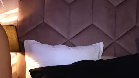 Snapshot of evarhea chatting on 10-22-25, 03:07 EvaRhea online show from 10-22-25, 03:07