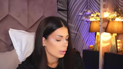 Snapshot of evarhea chatting on 11-12-25, 03:51 EvaRhea online show from 11-12-25, 03:51