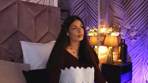 Snapshot of evarhea chatting on 11-18-25, 03:45 EvaRhea online show from 11-18-25, 03:45