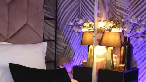 Snapshot of evarhea chatting on 11-19-25, 04:01 EvaRhea online show from 11-19-25, 04:01