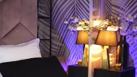 Snapshot of evarhea chatting on 11-20-25, 04:01 EvaRhea online show from 11-20-25, 04:01