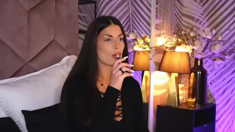 Snapshot of evarhea chatting on 11-24-25, 03:50 EvaRhea online show from 11-24-25, 03:50