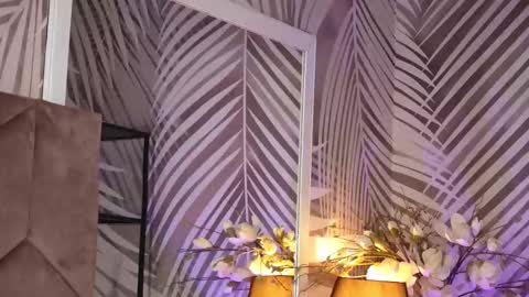 Snapshot of evarhea chatting on 11-27-25, 04:03 EvaRhea online show from 11-27-25, 04:03