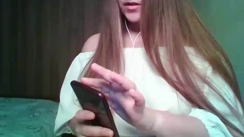 evasapples2026 online show from 04-07-26, 07:47