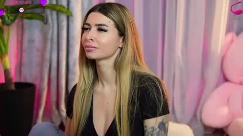 Snapshot of evasparks_ chatting on 05-20-26, 10:49 Eva online show from 05-20-26, 10:49