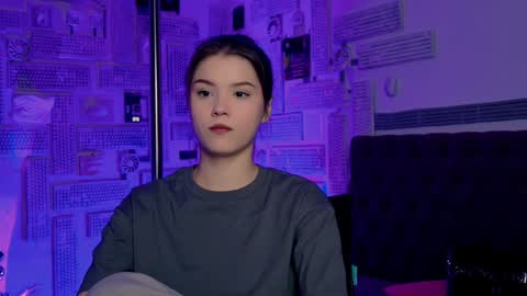 Snapshot of evathopson chatting on 02-01-25, 12:05 Eva next stream - - 1600 UTC2000 online show from 02-01-25, 12:05