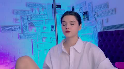 Snapshot of evathopson chatting on 02-07-25, 08:55 Eva next stream - - 1600 UTC2000 online show from 02-07-25, 08:55