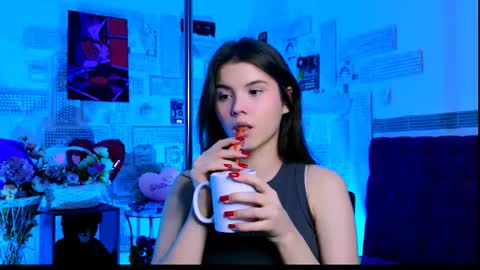 Snapshot of evathopson chatting on 03-06-25, 04:08 Eva next stream - - 1600 UTC2000 online show from 03-06-25, 04:08