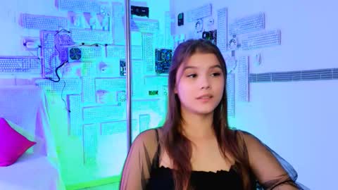 Snapshot of evathopson chatting on 10-12-25, 08:02 Eva next stream - - 1600 UTC2000 online show from 10-12-25, 08:02