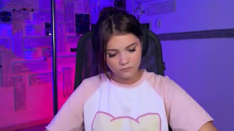 Snapshot of evathopson chatting on 11-21-25, 08:24 Eva next stream - - 1600 UTC2000 online show from 11-21-25, 08:24