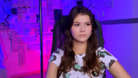 Snapshot of evathopson chatting on 11-22-25, 12:04 Eva next stream - - 1600 UTC2000 online show from 11-22-25, 12:04