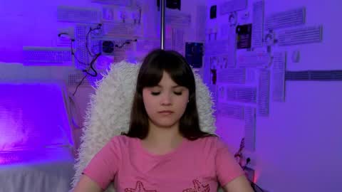 Snapshot of evathopson chatting on 04-25-26, 08:50 Eva next stream - - 1600 UTC2000 online show from 04-25-26, 08:50