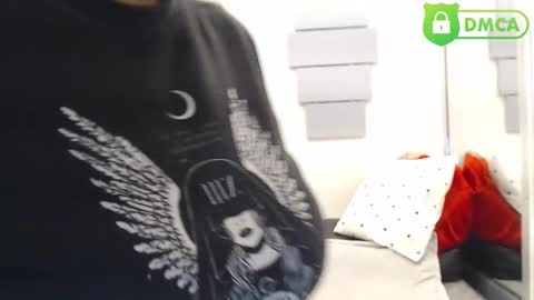 Eva Twiss online show from 10-26-25, 01:06