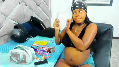Snapshot of evaxemma chatting on 05-02-26, 01:27 Eva And Emmanuel online show from 05-02-26, 01:27