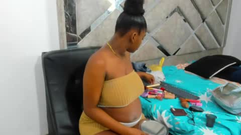Snapshot of evaxemma chatting on 05-18-26, 01:50 Eva And Emmanuel online show from 05-18-26, 01:50