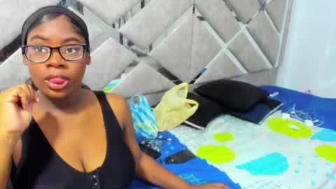 Snapshot of evaxemma chatting on 05-22-26, 02:01 Eva And Emmanuel online show from 05-22-26, 02:01