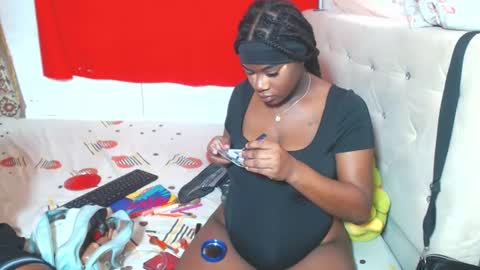 Snapshot of evaxemma chatting on 06-11-26, 02:04 Eva And Emmanuel online show from 06-11-26, 02:04