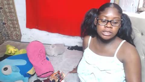 Snapshot of evaxemma chatting on 07-21-26, 01:57 Eva And Emmanuel online show from 07-21-26, 01:57