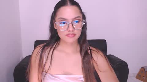 Snapshot of eve_rox18 chatting on 01-08-25, 12:05 Eve Rox18 online show from 01-08-25, 12:05