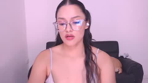 Snapshot of eve_rox18 chatting on 01-31-25, 12:17 Eve Rox18 online show from 01-31-25, 12:17