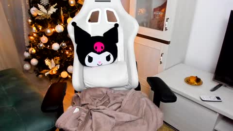 eveeevian online show from 12-29-24, 04:19