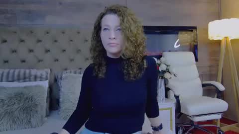 EveHamilton online show from 01-23-25, 07:40