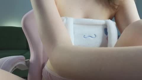 Snapshot of eveleen_soleen chatting on 02-28-25, 01:37 Eveleen online show from 02-28-25, 01:37