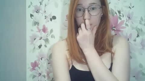 Snapshot of eveliina_shy chatting on 04-22-26, 04:08 Evelina online show from 04-22-26, 04:08