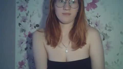 Snapshot of eveliina_shy chatting on 04-29-26, 01:48 Evelina online show from 04-29-26, 01:48