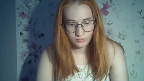 Snapshot of eveliina_shy chatting on 06-11-26, 03:32 Evelina online show from 06-11-26, 03:32