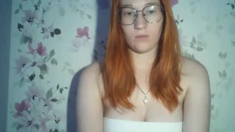 Snapshot of eveliina_shy chatting on 06-25-26, 03:38 Evelina online show from 06-25-26, 03:38
