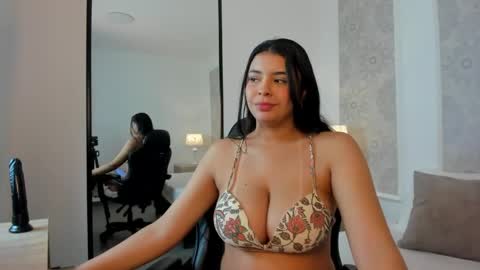 E V E L I N online show from 04-01-26, 01:52