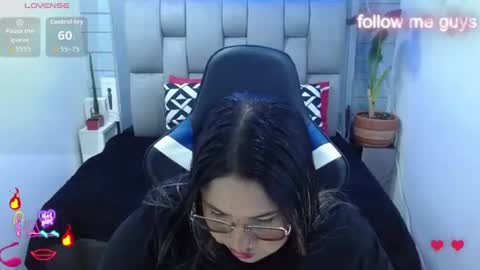 Snapshot of evelin_zaens chatting on 06-11-26, 03:37 evelin zaens online show from 06-11-26, 03:37