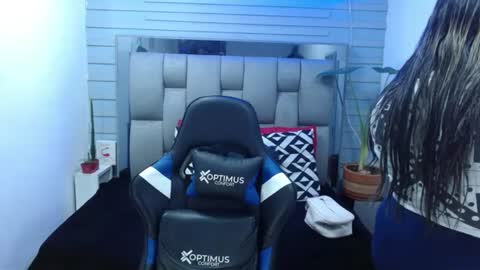 Snapshot of evelin_zaens chatting on 06-18-26, 04:46 evelin zaens online show from 06-18-26, 04:46