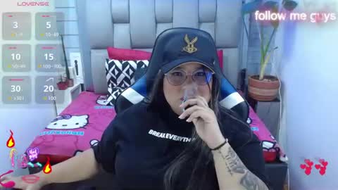 Snapshot of evelin_zaens chatting on 06-20-26, 05:54 evelin zaens online show from 06-20-26, 05:54