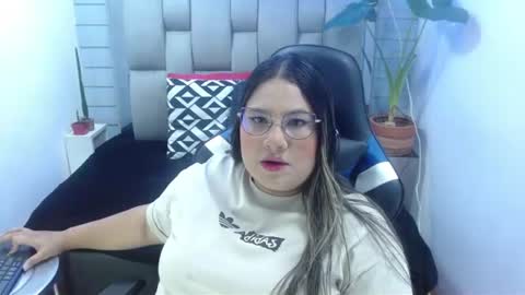 Snapshot of evelin_zaens chatting on 06-24-26, 03:49 evelin zaens online show from 06-24-26, 03:49