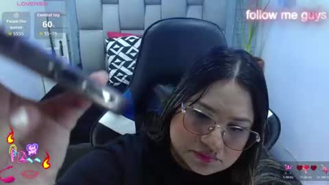 Snapshot of evelin_zaens chatting on 06-25-26, 05:07 evelin zaens online show from 06-25-26, 05:07