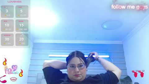 Snapshot of evelin_zaens chatting on 06-25-26, 05:12 evelin zaens online show from 06-25-26, 05:12